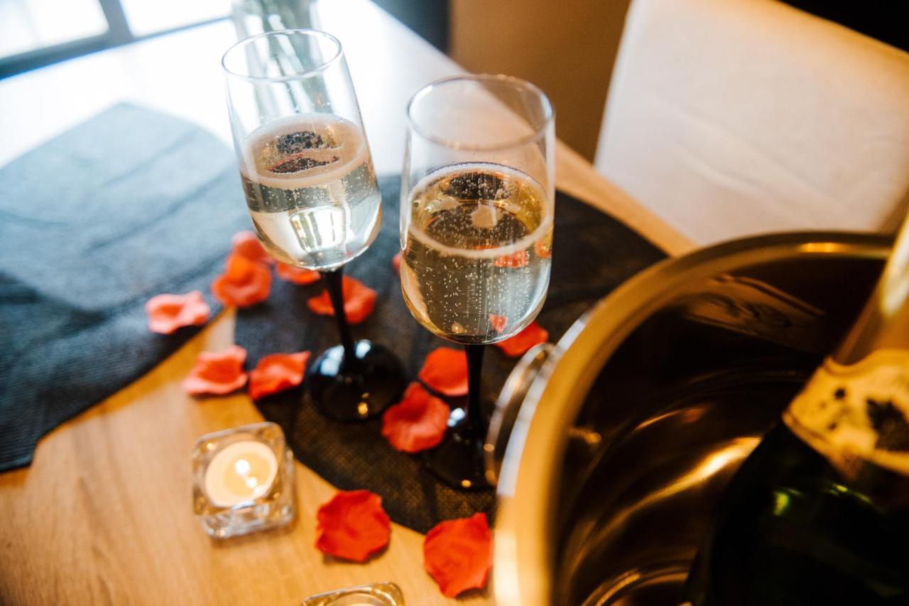 La Suite Romantique Avec Jacuzzi Au Coeur De Perpignan Exterior photo