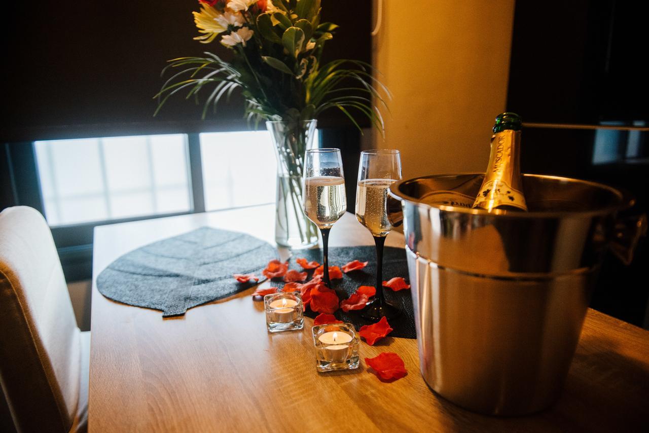 La Suite Romantique Avec Jacuzzi Au Coeur De Perpignan Exterior photo