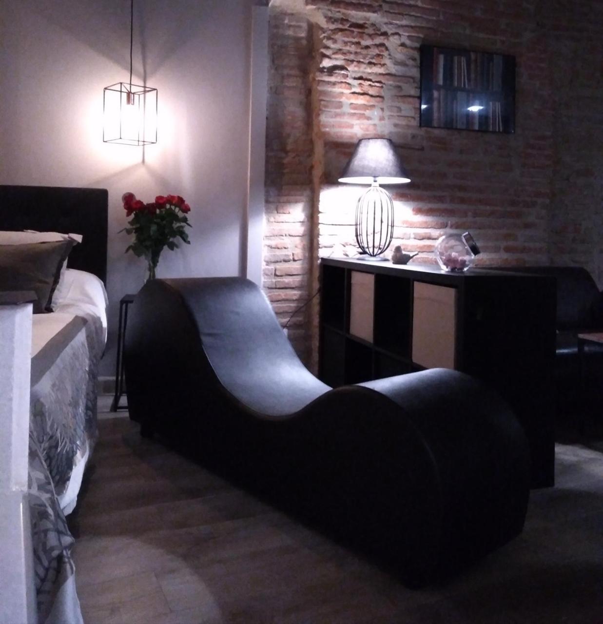 La Suite Romantique Avec Jacuzzi Au Coeur De Perpignan Exterior photo